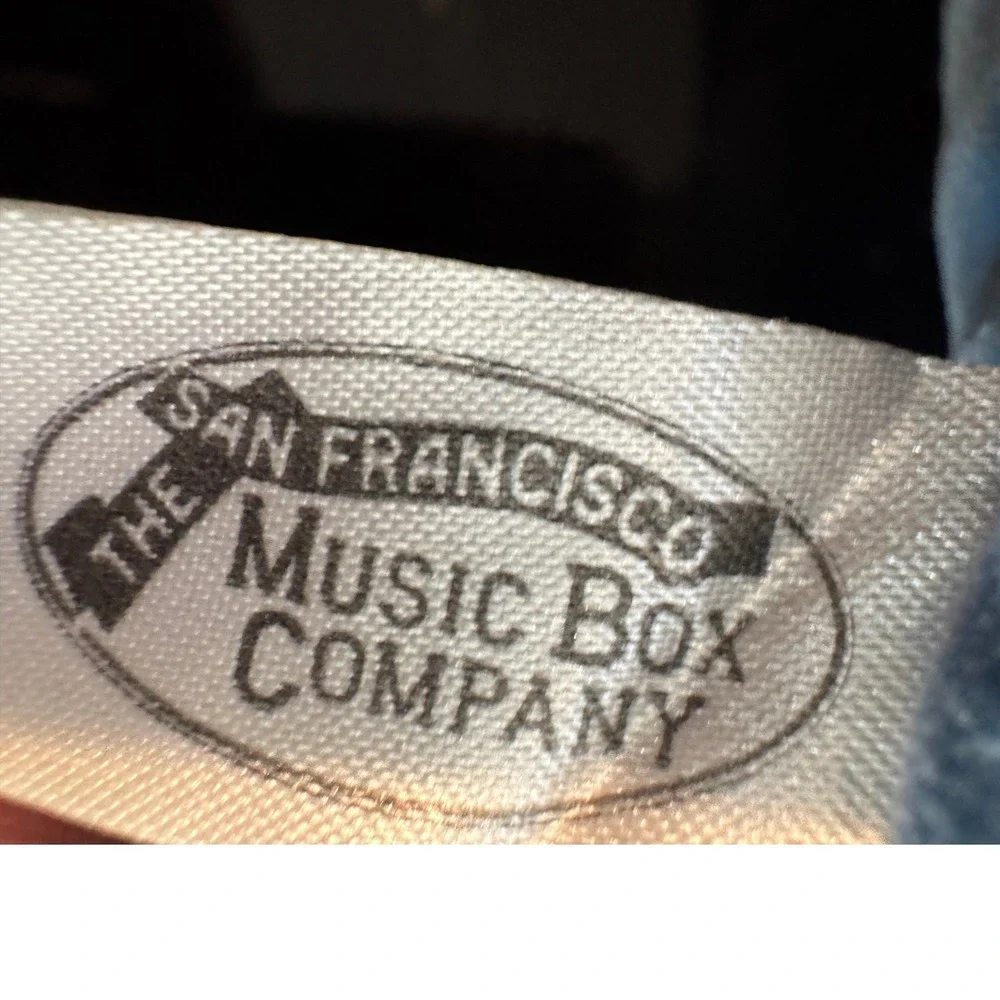 San Francisco Music Box Co Floral Needlepoint Musical Pillow Blue Velvet 10x10‎